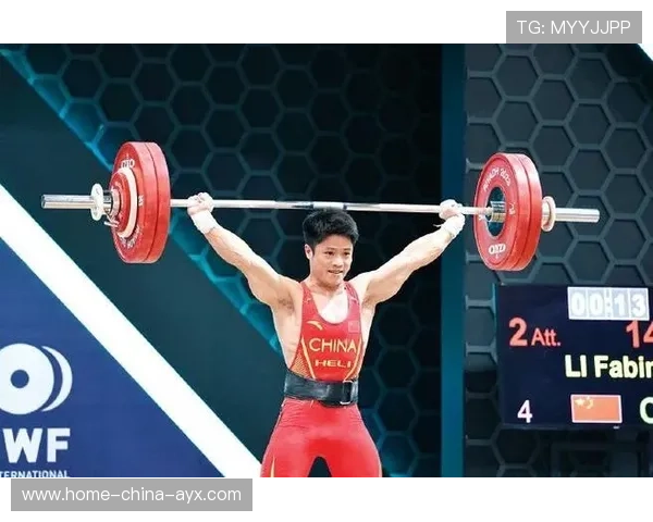 中国举重队又出怪物级力量型天才